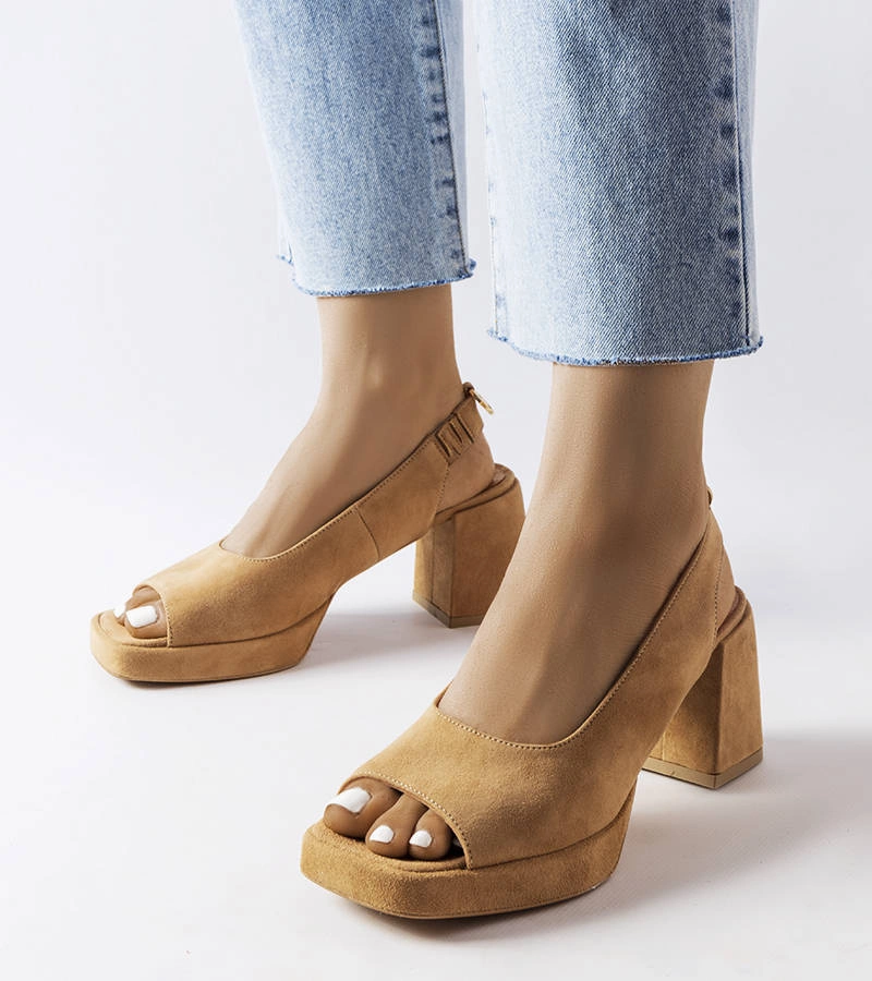 Sandale stiletto din catifea roșie KARINO