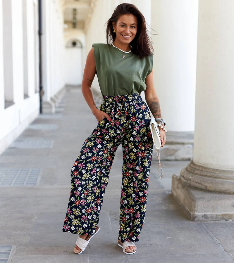 Pantaloni largi negri cu flori de Vertemate