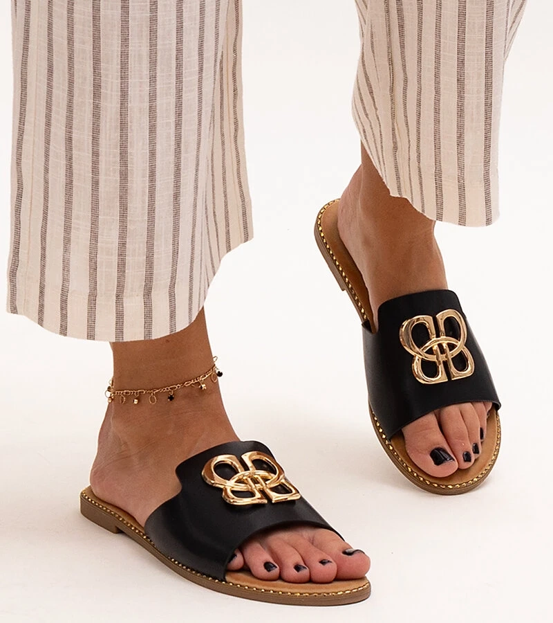 Pantofi negri de casă decorați cu o cataramă Perkin