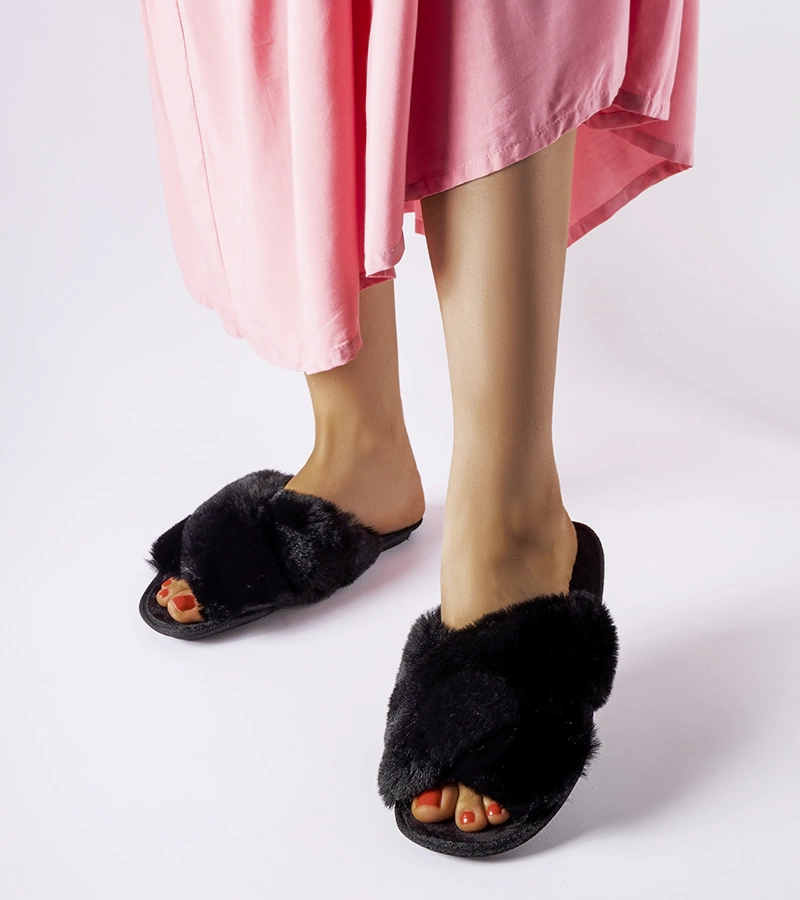 Papuci negri cu blană INBLU