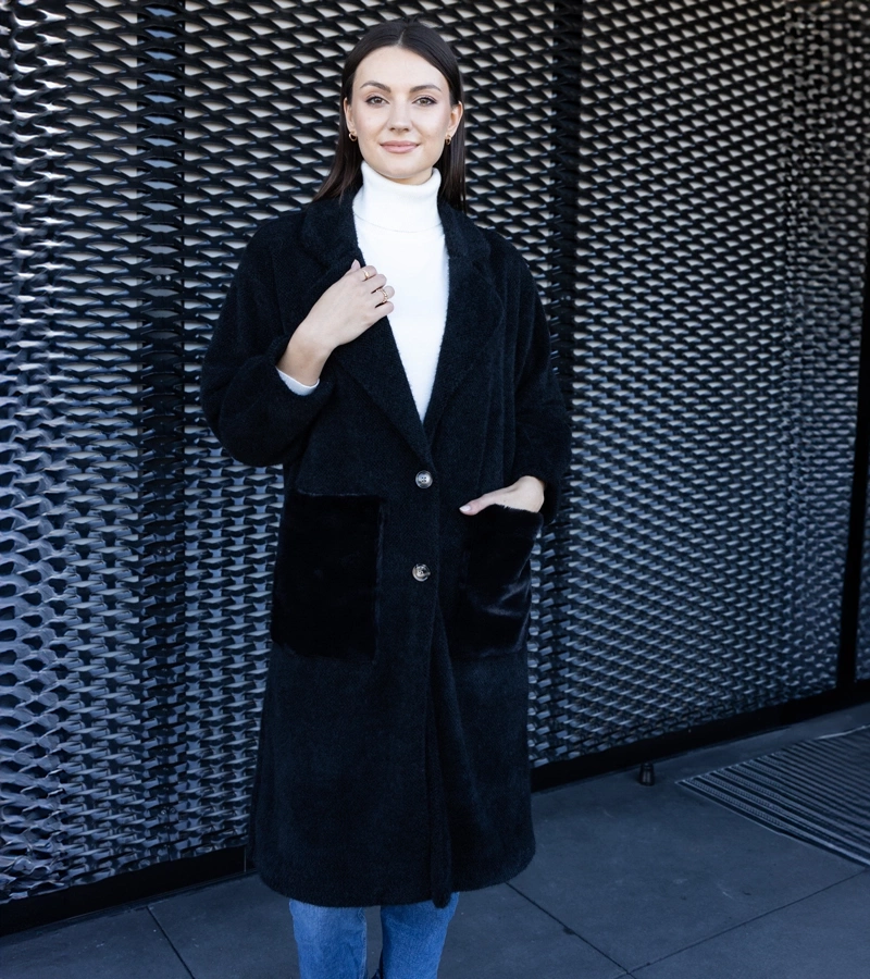 Pardesiu lung negru cu buzunare din pluș Badra.