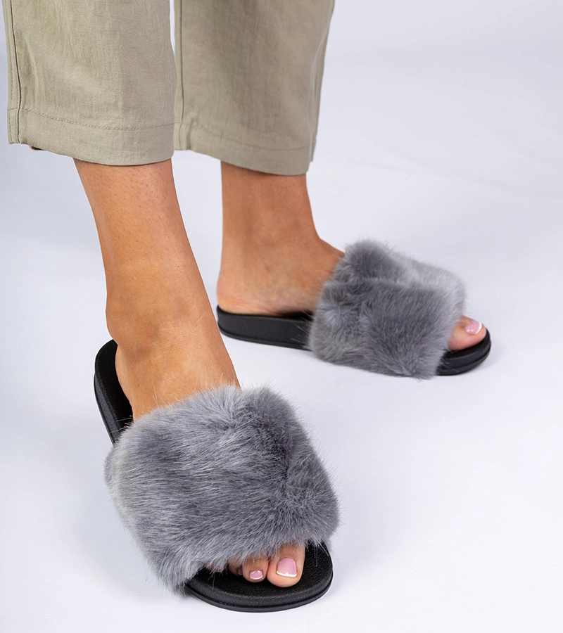 Papuci gri cu blană Manny