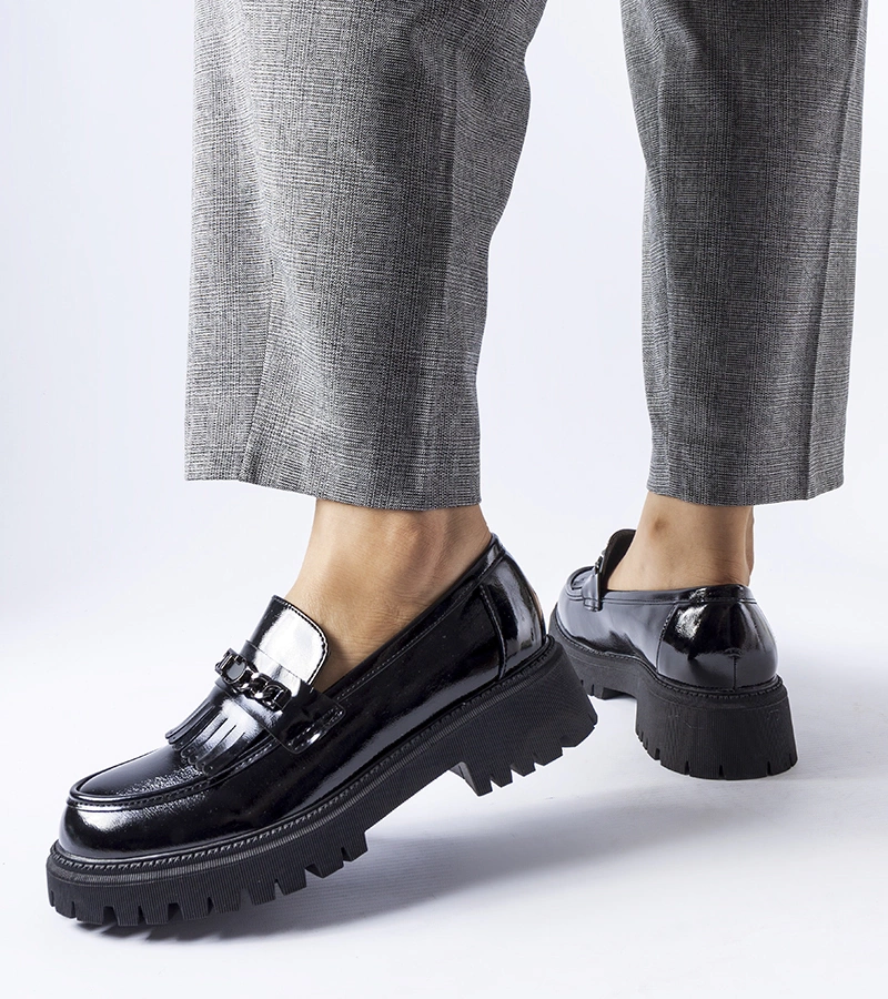 Mocasini negri lucioși cu cataramă Agordina