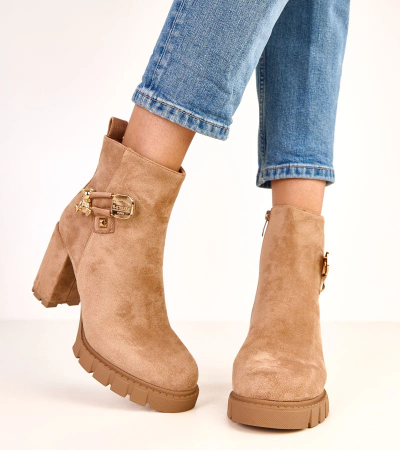 Ghete maro cu toc gros decorate cu ursuleț auriu Naste