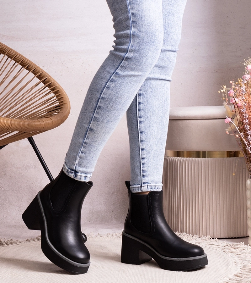 Botine negre cu toc Lidea