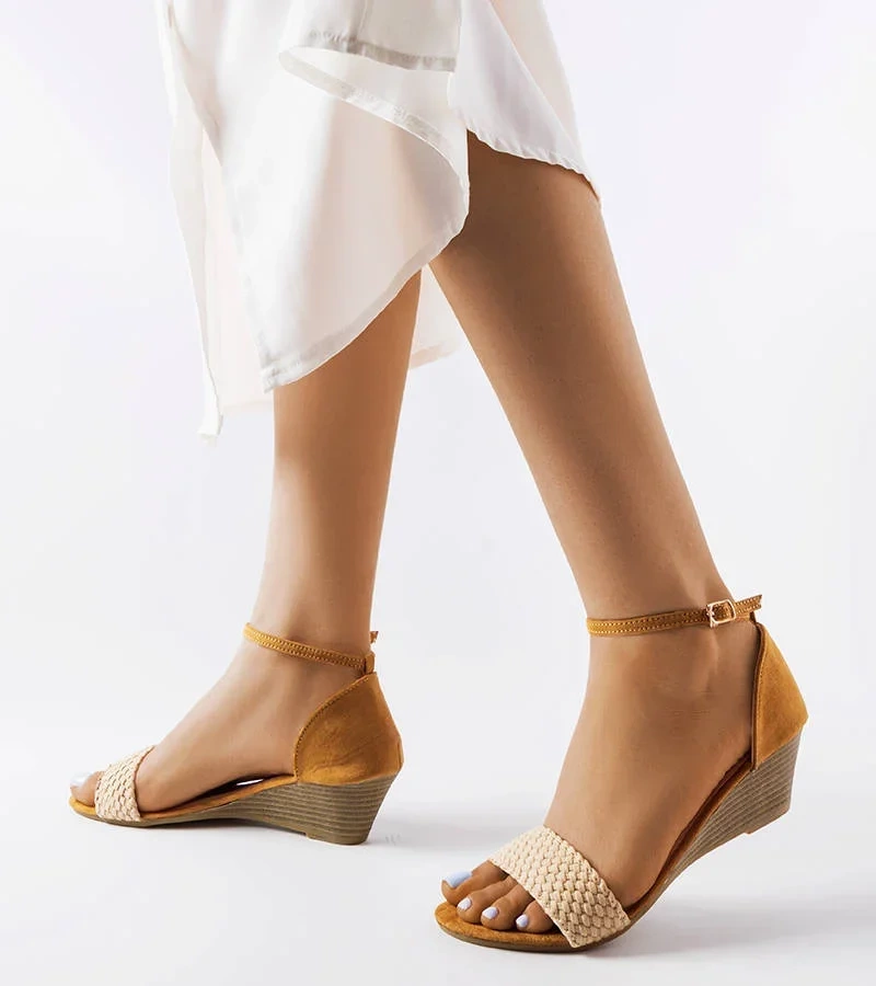 Sandale cu toc cu platformă Veltri bej