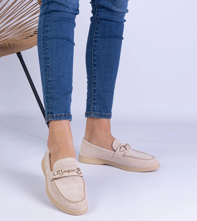 Mocasini bej din piele ecologică întoarsă cu decupaje și ornament auriu Marusso