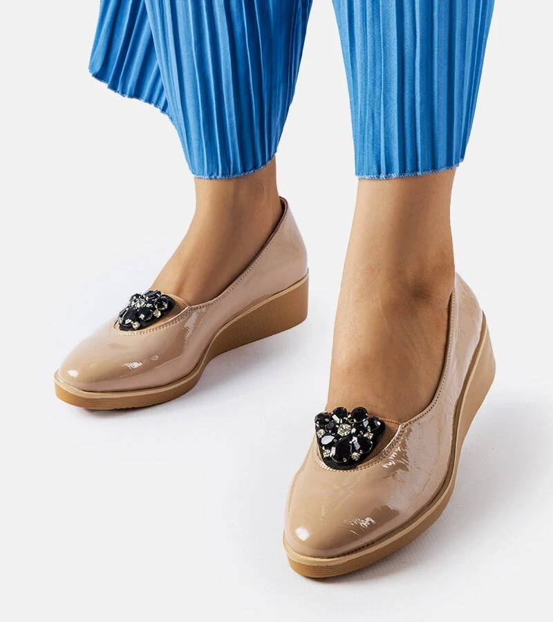 Balerini bej lăcuiți cu ornament Mellori