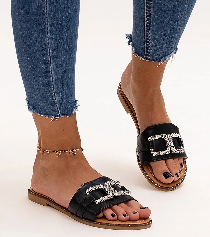 Papuci negri cu o cataramă decorativă de la Rochael