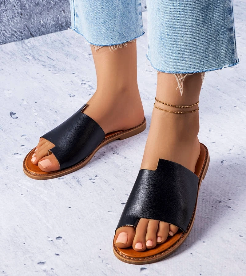 Șlapi negri cu partea superioară Latourelle neregulată