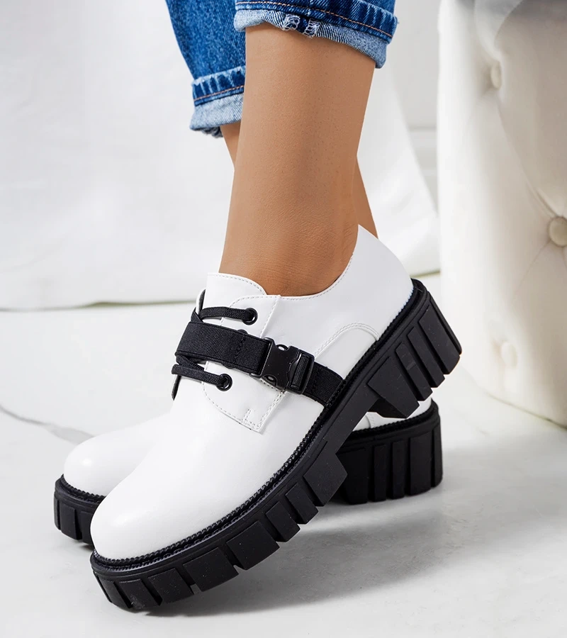 Pantofi albi cu talpă de tractor de la Marike