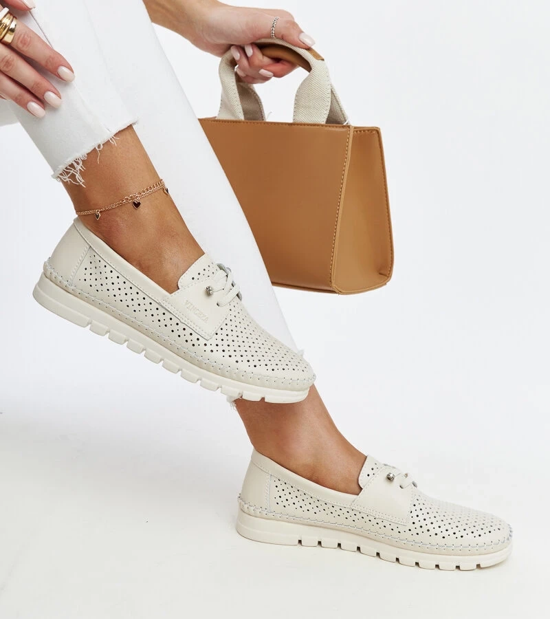 Pantofi de piele bej perforați VINCEZA