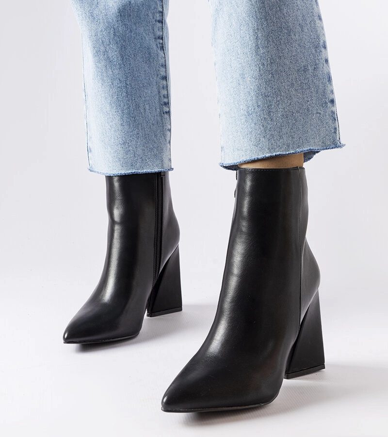 Cizme negre cu post asimetric Abelina