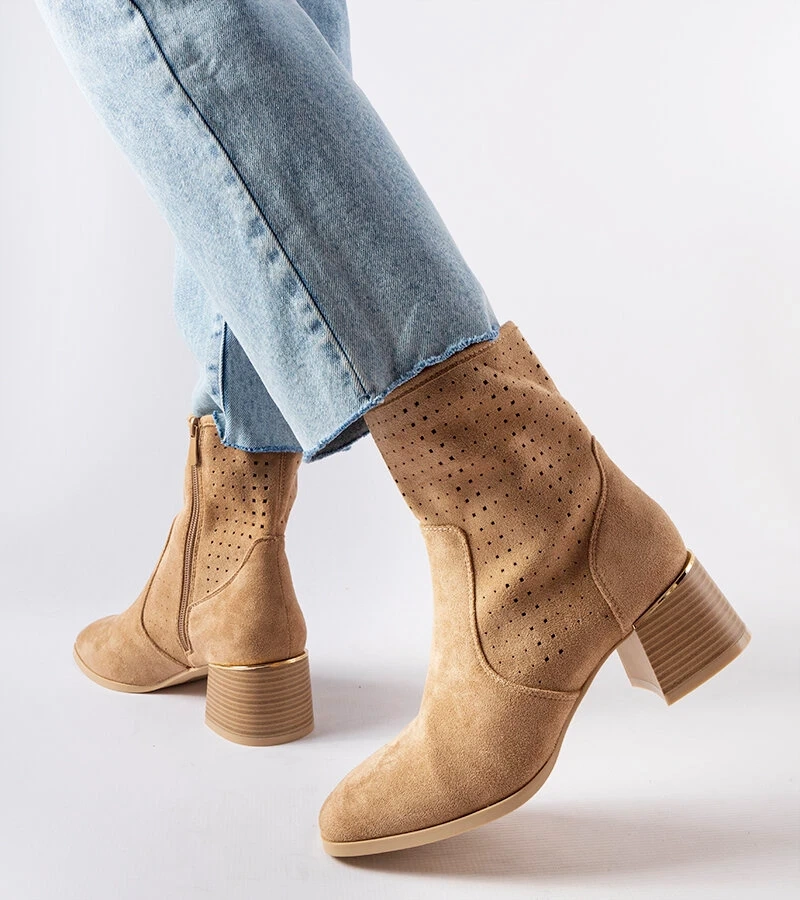 Cizme bej cu partea superioară perforată Cavallo