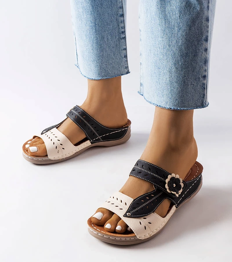 Șlapi negri pe tocuri joase Jolanta