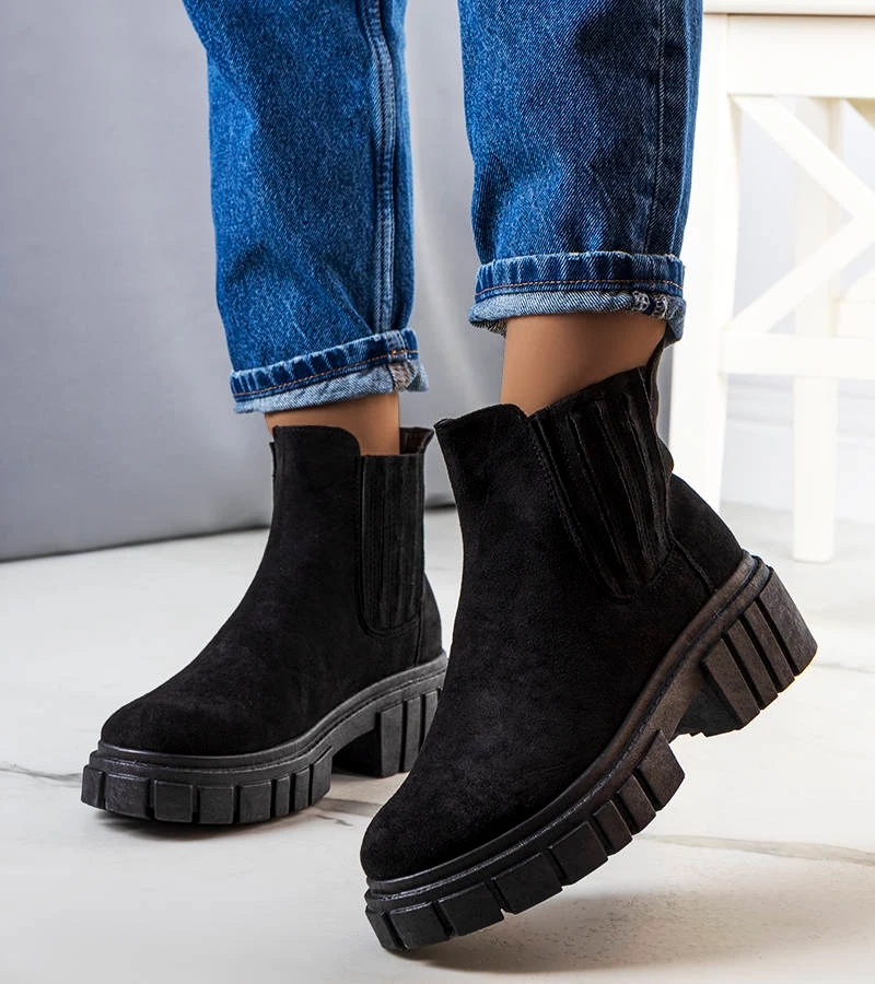 Cizme negre izolate Leiva