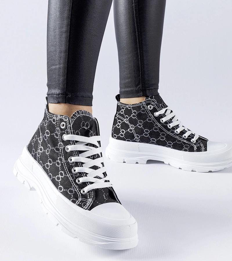 Adidași negri ornamentați cu monograma Terenzio