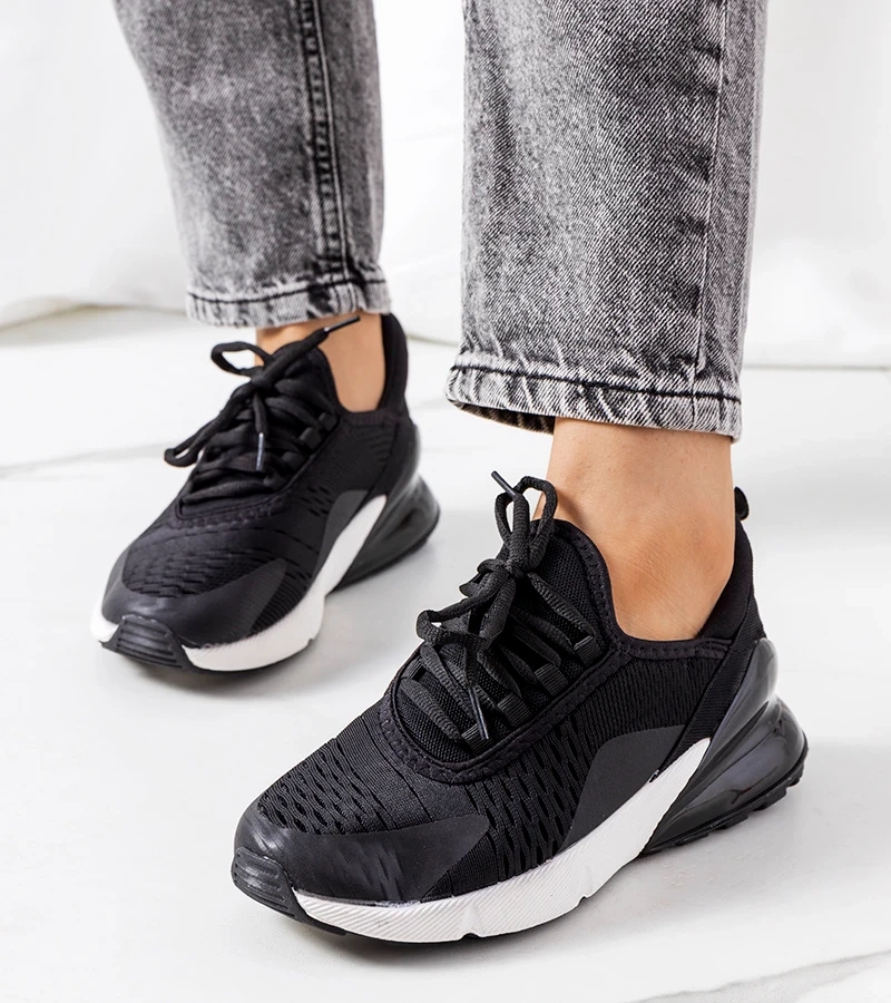 Sint adidași sport negri