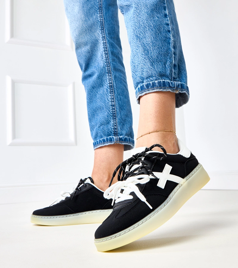 Adidași negri pe platformă cu inserție albă Eriksen