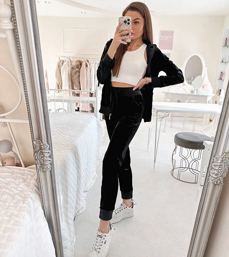 Set de catifea neagră cu glugă Anna