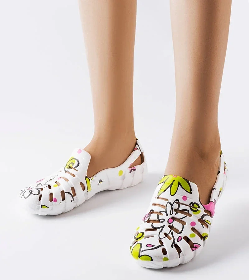 Șlapi de cauciuc alb cu model Finley