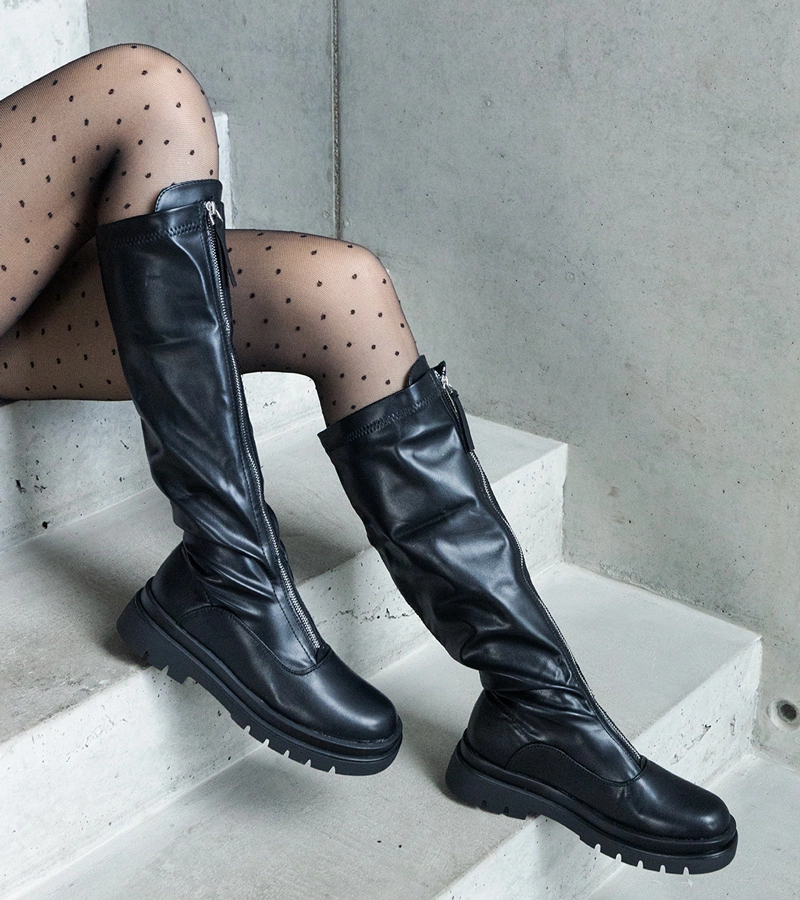 Cizme negre din piele ecologică cu toc plat decorate cu fermoar Hala