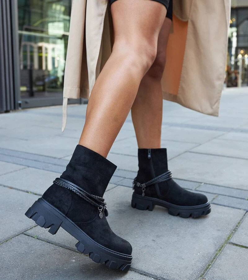 Botine negre cu brățară decorativă Geraldo