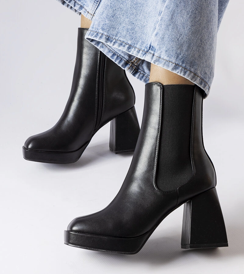 Cizme negre cu un post solid Watson