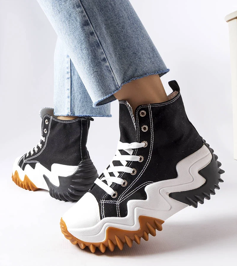 Pantofi de sport negri pe o talpă Toro groasă