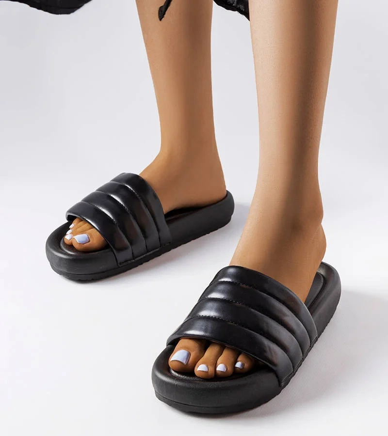 Șlapi de plajă negri Skillen