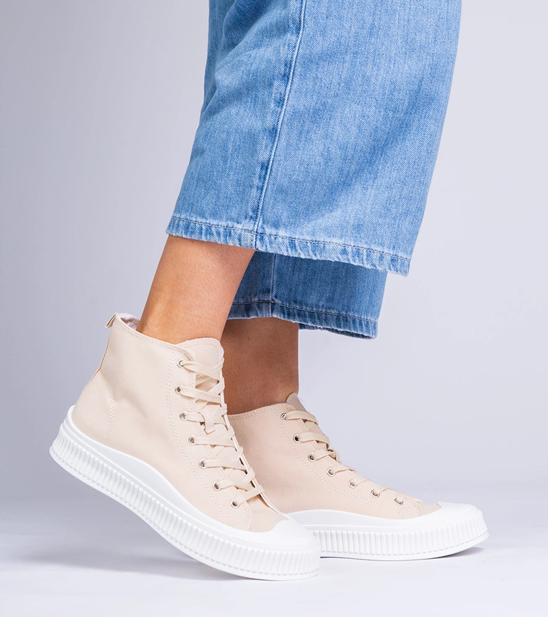 Tenisii bej pe platforma Guerrino