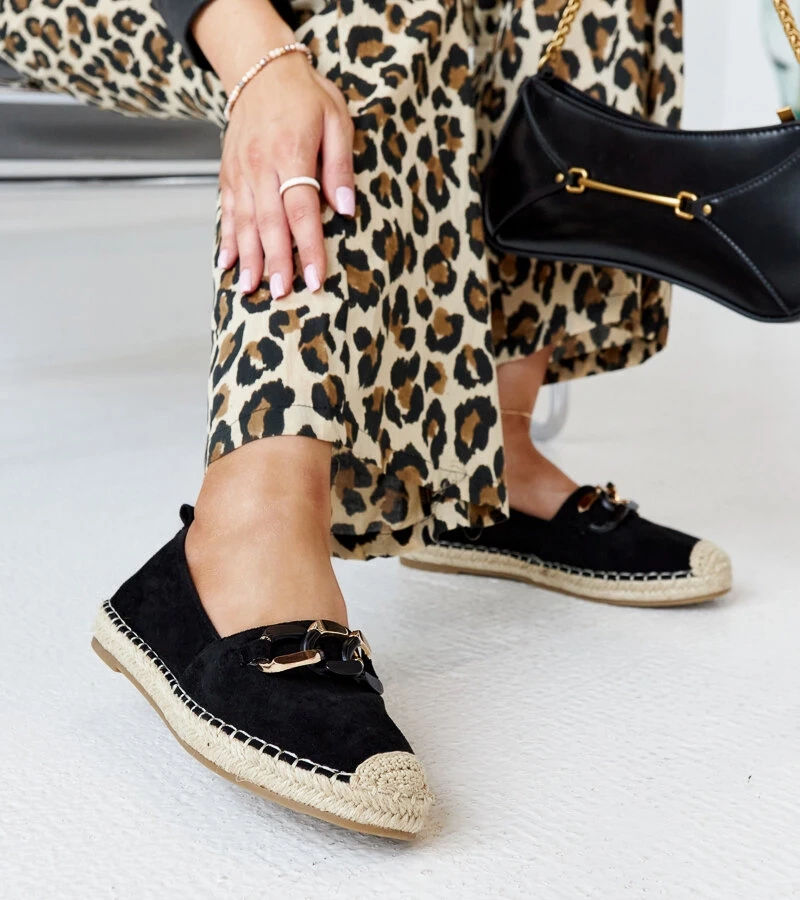 Espadrile negre cu lanțul lui Radwan