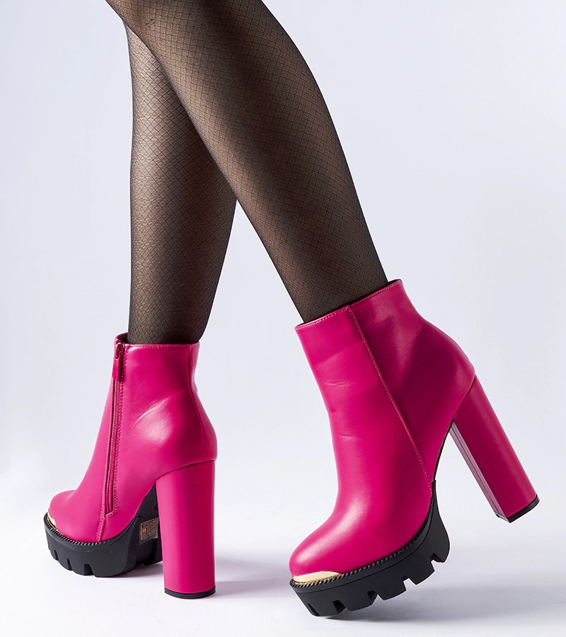 Botine roz cu vârf decorativ pe toc Pepe