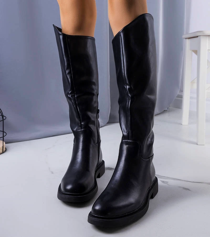 Cizme negre izolate Prinio