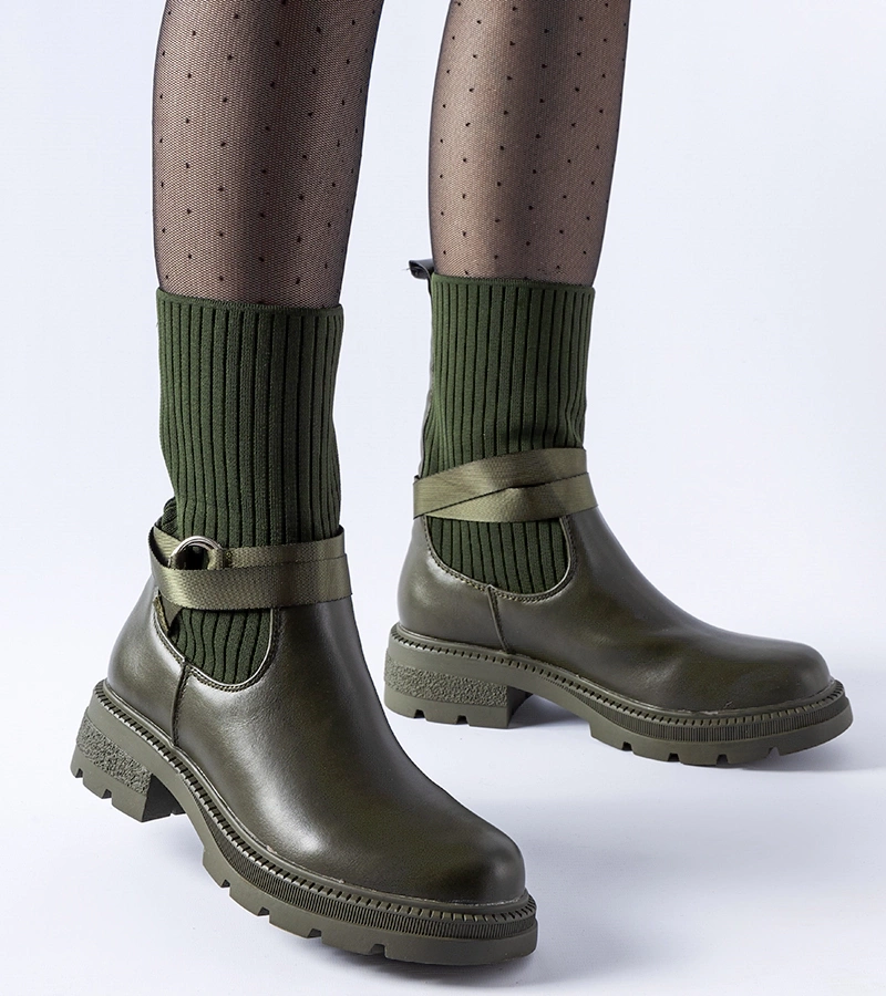 Bocanci călduroși cu șosete verzi închis