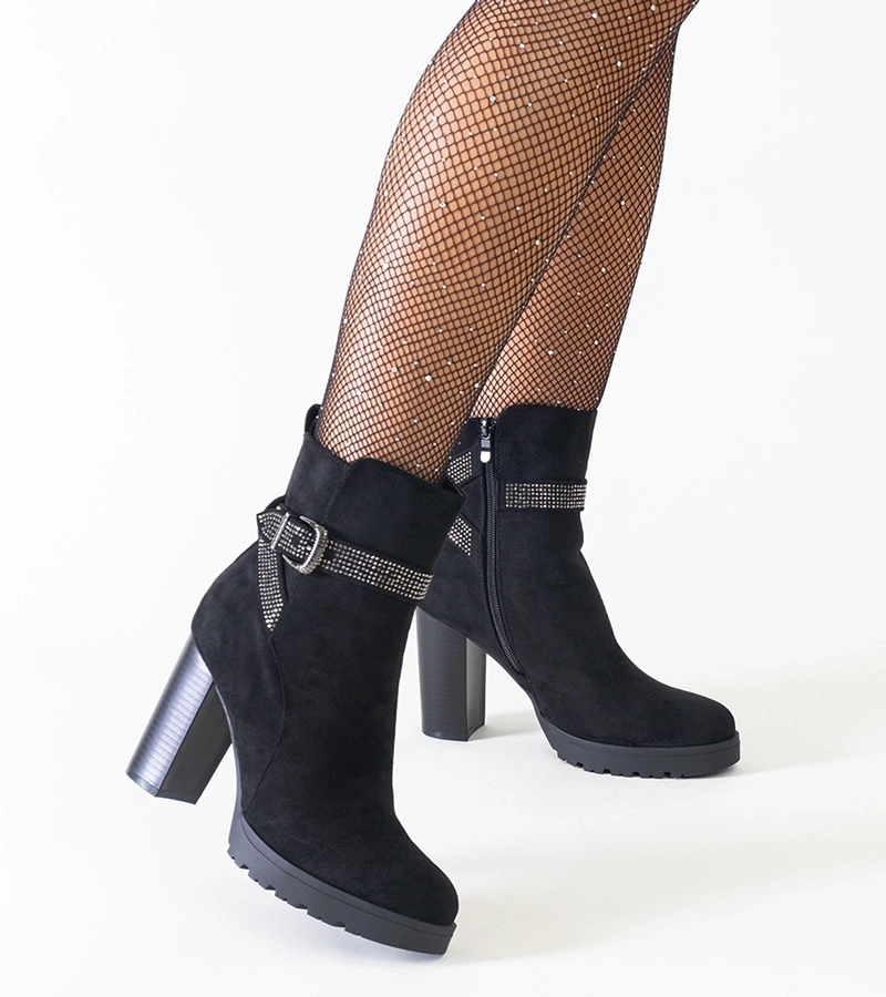 Cizme negre cu toc, decorate cu zirconii, din eko-velur Shaliba.