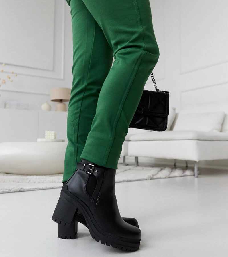 Botine negre cu toc mic și cataramă Favale