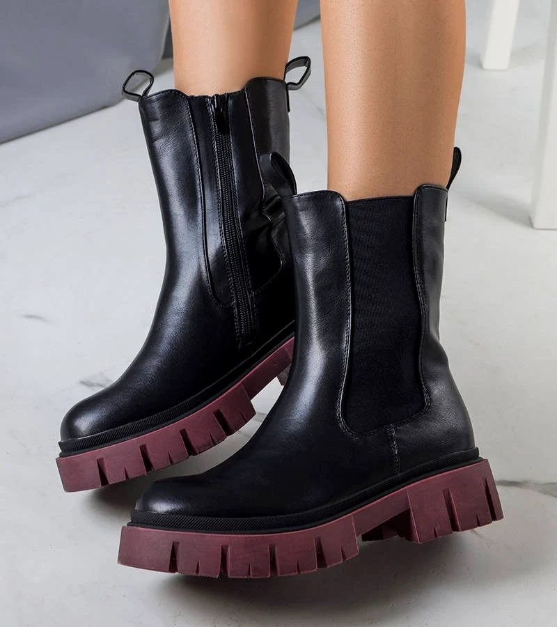 Cizme negre cu talpă mov de Kaydence