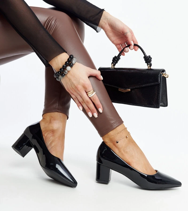 Pantofi cu toc negri lăcuiți Ognjenka