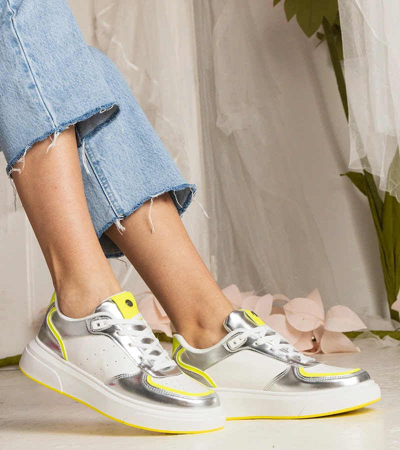 Adidași argintii de damă cu detaliu neon Zorra