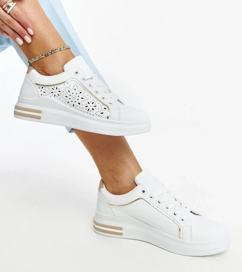 Sneakers albi, perforați, cu sclipici de la Zorka