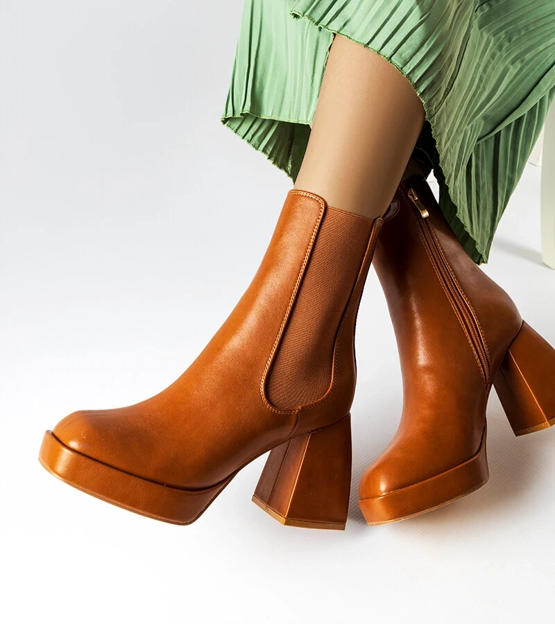 Cizme maro cu un post solid Watson