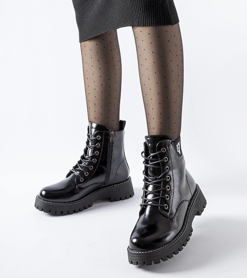 Cizme negre izolate termic cu lac Bungana