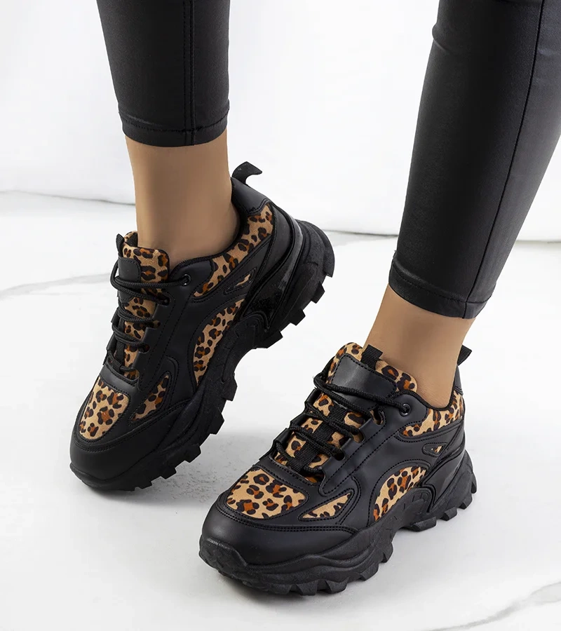 Adidași negri Akron