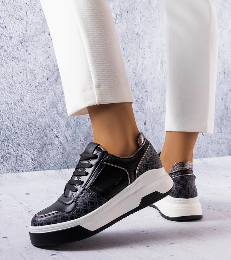 Adidași negri înfrumusețați cu monogramă Grandbois