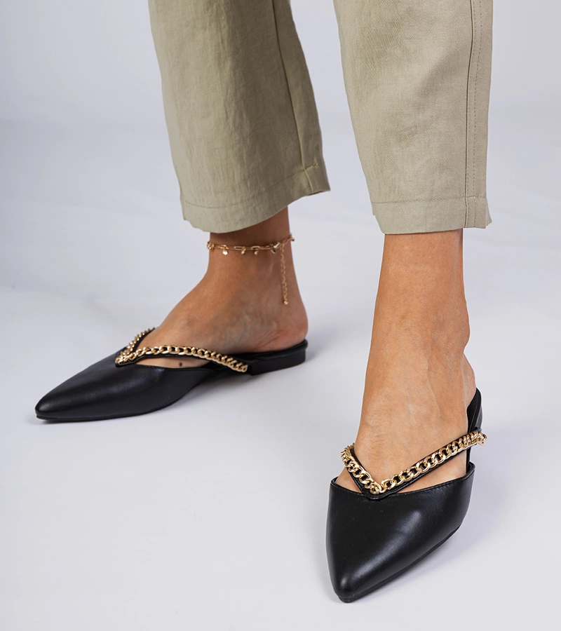 Papuci negri eleganți decorați cu lanț Gerita