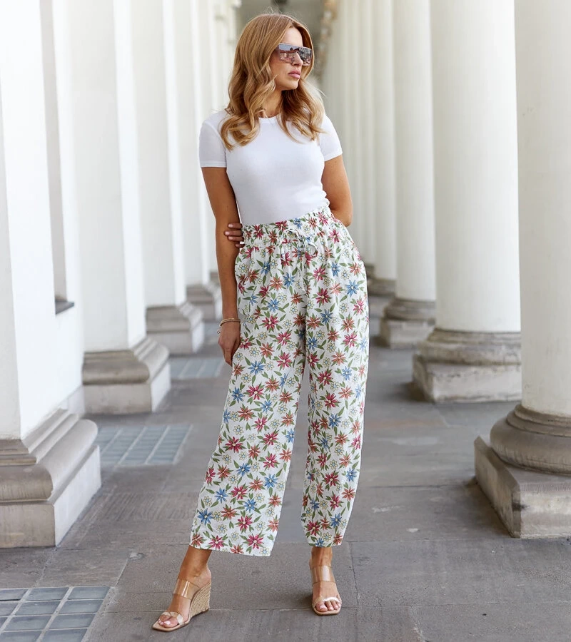 Pantaloni albi largi cu flori de Vertemate