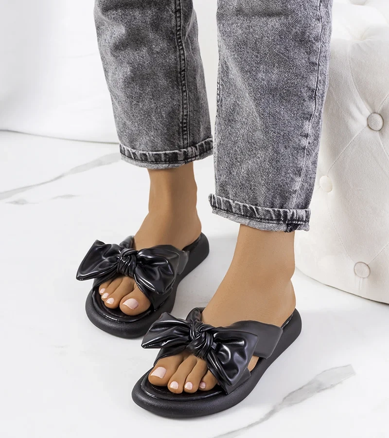 Șlapi negri cu fundiță de Roio