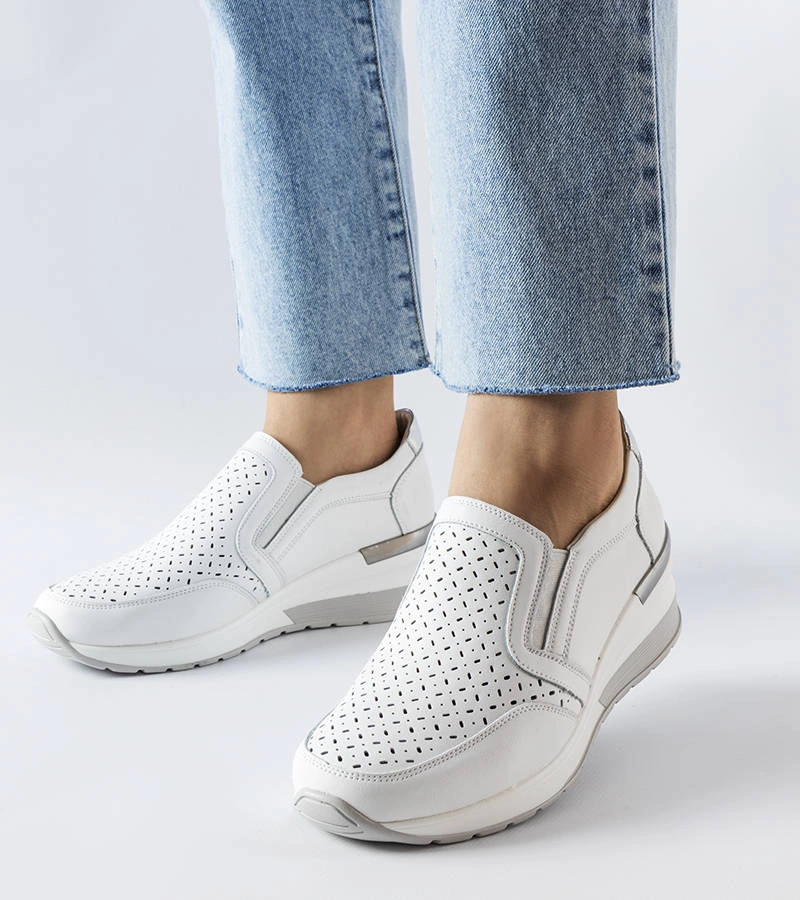 Adidași albi traforați cu tocuri Vernon