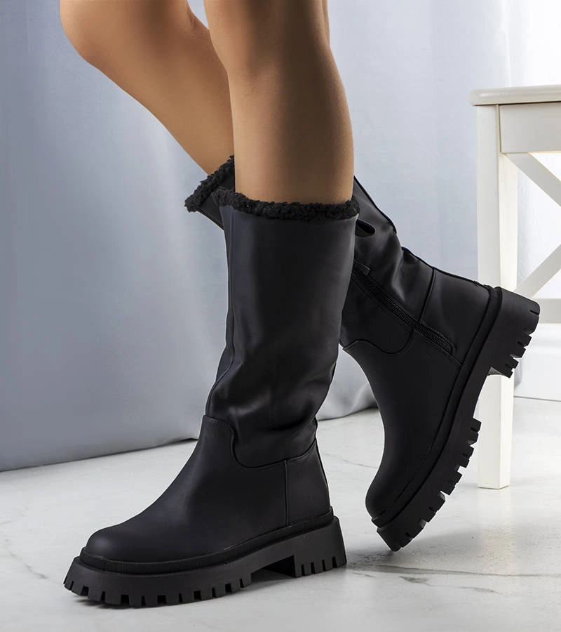 Cizme izolate negre de Kangas